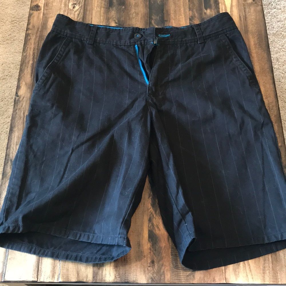 OP Men’s Black Pinstripe Cargo Shorts 34 100% Cotton Multi-Pocket Casual